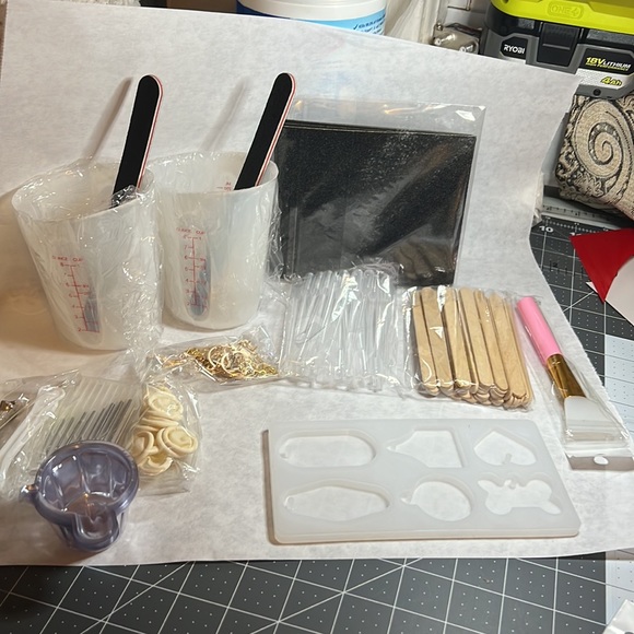Epoxy resin tools kit for crafting ( resine not included) - Picture 8 of 8